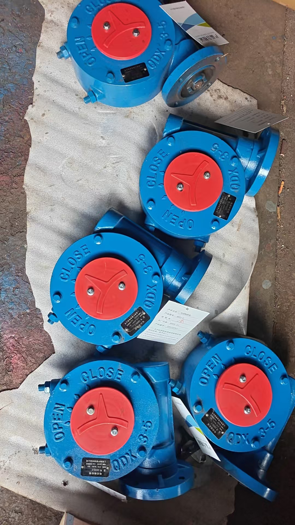 传动保障赋能化工管线！QDX3-D5电动蜗轮箱筹备交付泰州化工DN400蝶阀系统(图1)
